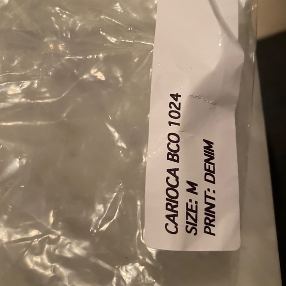 Bikini - Picture 3 of 11